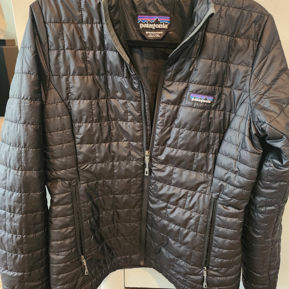 patagonia womens m- black quilted nano puff coat